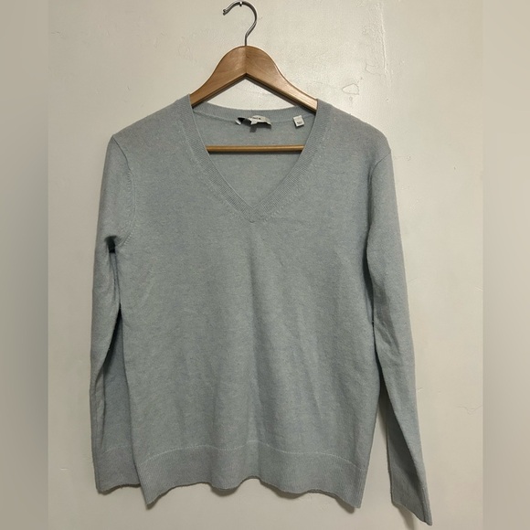 Vince‎ 100% Cashmere Grey Blue V-Neck Sweater - Picture 1 of 7